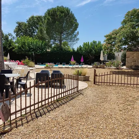 Ardèche Les Cigales, Murier Piscine Partagée Pensión Grospierres